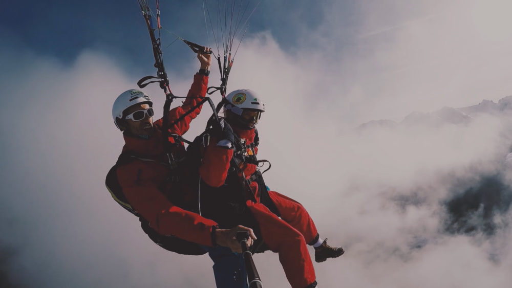 apprendre et voler en parapente au grand bornand dans les aravis avec moniteurs dans une ecole ffvl bon cadeau