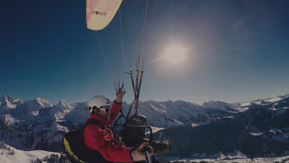 apprendre et voler en parapente au grand bornand dans les aravis avec moniteurs dans une ecole ffvl bon cadeau